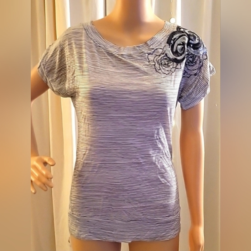 Women's Top Size small. PH8